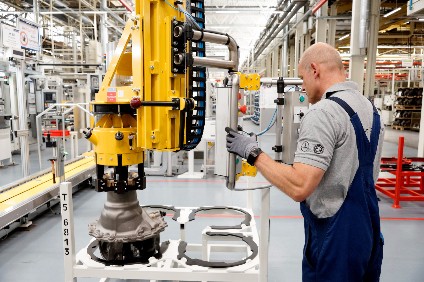 Mercedes Benz Kassel Plant Begins Fuel Efficient Truck Axle Production Automotive Industry News Just Auto