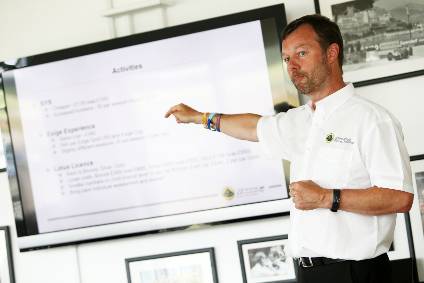 November 2018 management briefing - The rise of the UX November 2018 management briefing - The rise of the UX