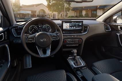 Le cockpit bien équipé et fonctionnel de la Kia Ceed intègre tout ce que vous attendez de le trouver. 